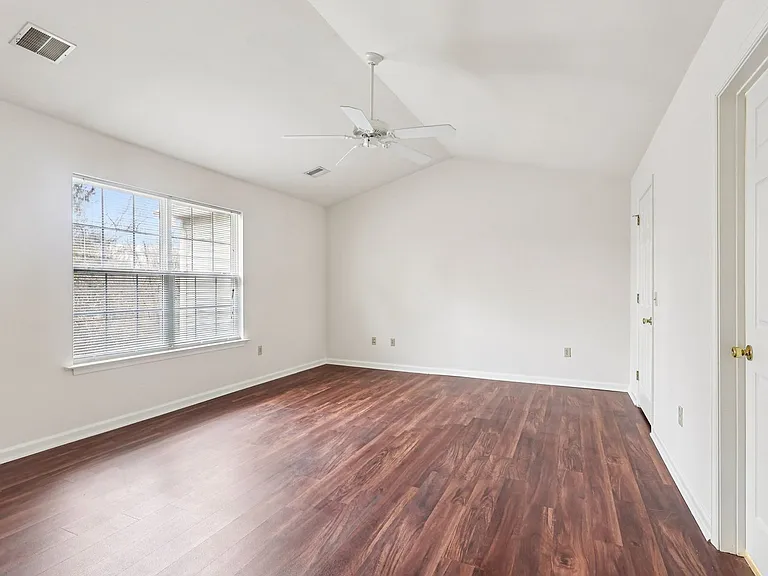 Autumn Park Apartments — Photo 22