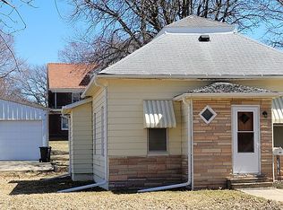 106 S 7th St, Mapleton, IA 51034