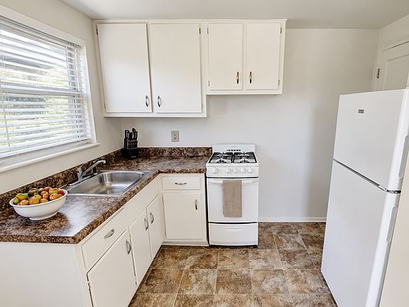 Classic finish - Kitchen with white range and tile floor