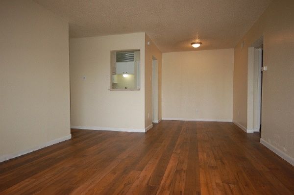 2nd image of 2520 Elmont Dr APT 102