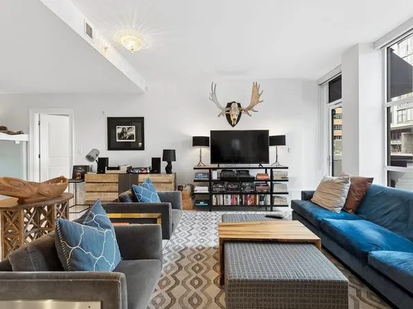 1102 Hornby St #304, Vancouver, BC V6Z 1V8