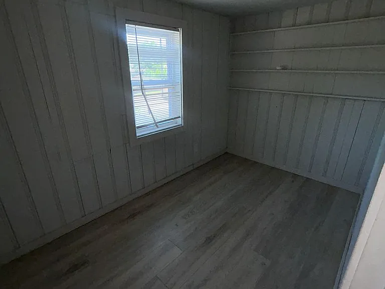127 Marshall St — Photo 10