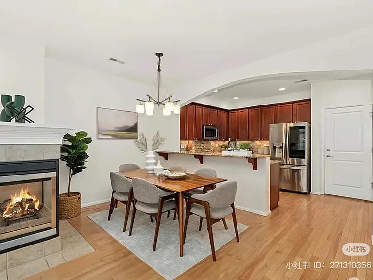 1044 NE Ingram St #1 — Photo 1