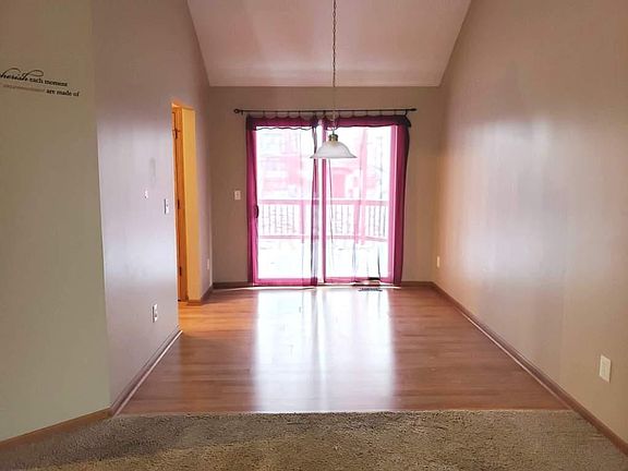 5th image of 755 Barberry Spur Ave