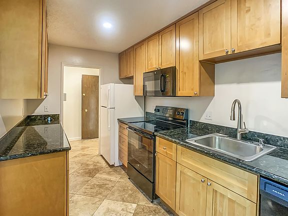 3rd image of 1742 Spruce St #10969546