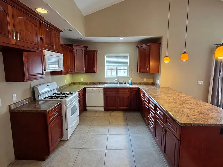 1442 W Valencia Dr — Photo 12