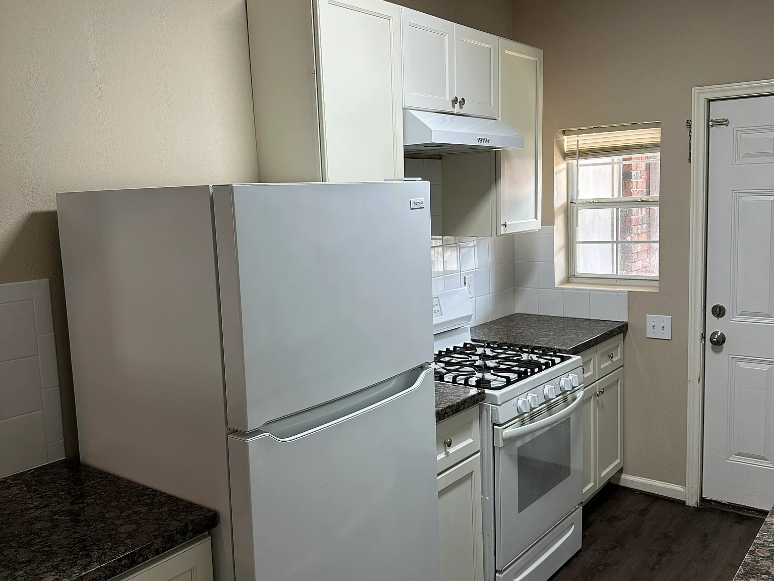 2 bed, 800 sqft, $1,175 — Photo 4