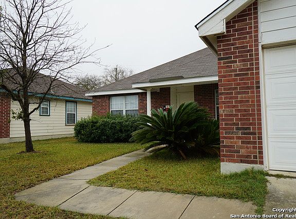 3rd image of 131 Juniper St