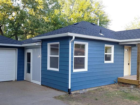 3rd image of 771 Bungalow St SW