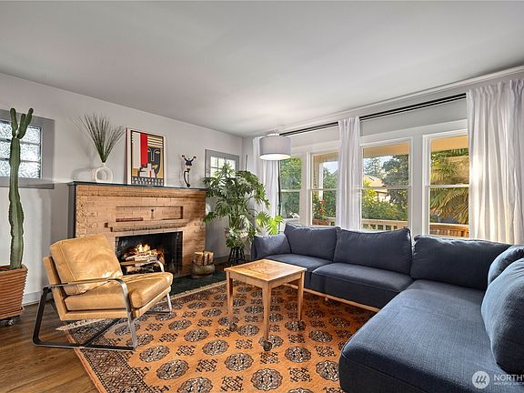3rd image of 2528 1st Avenue W