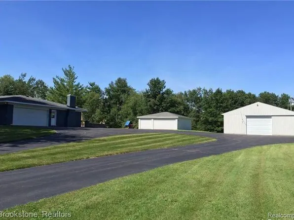 1100 Lockwood Rd, Ortonville, MI 48462