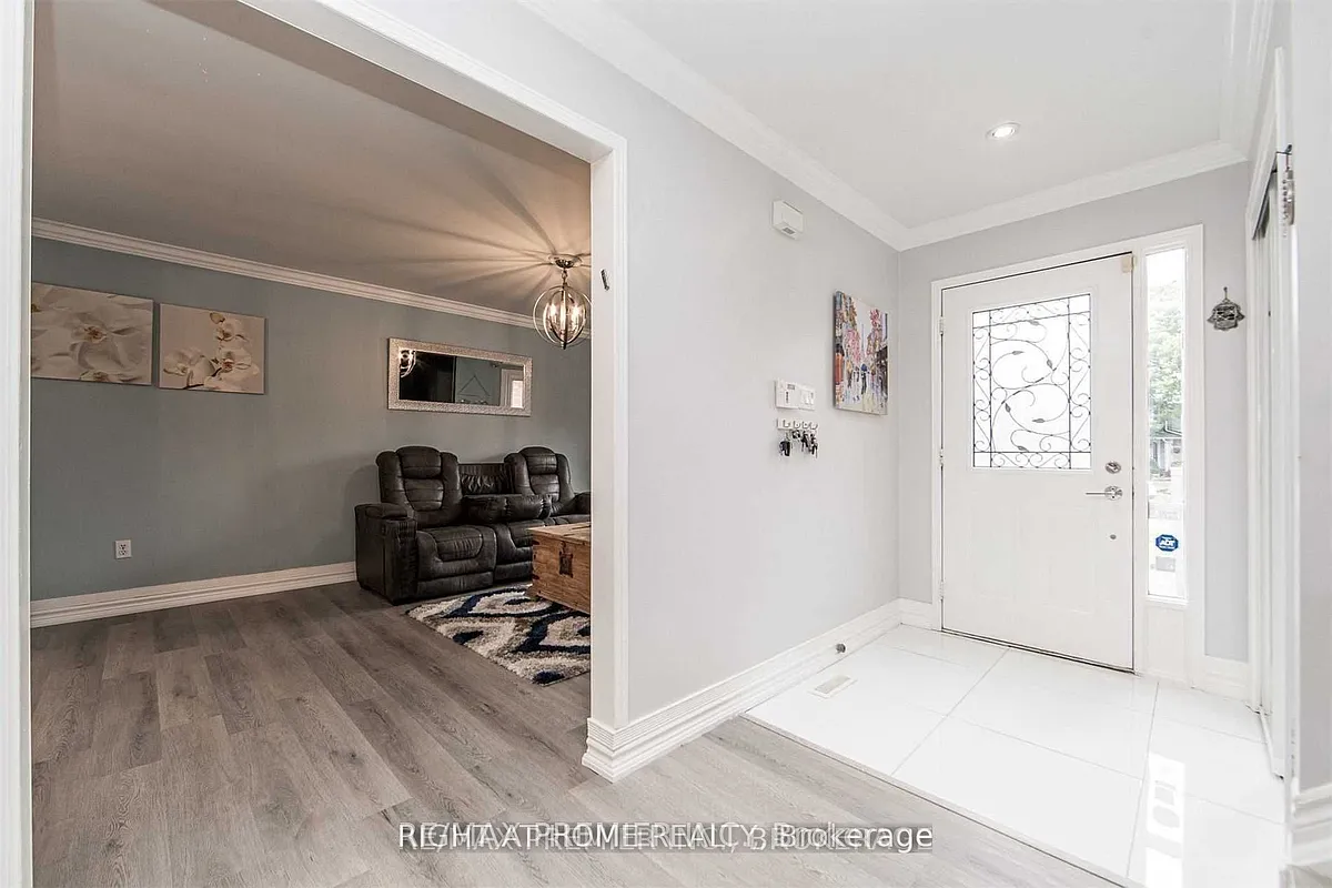 Building Photo - 376 Kelly Cres #MAIN