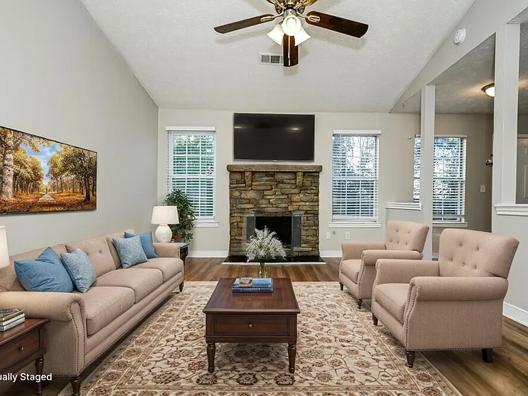 337 Autumn Lake Dr — Photo 3