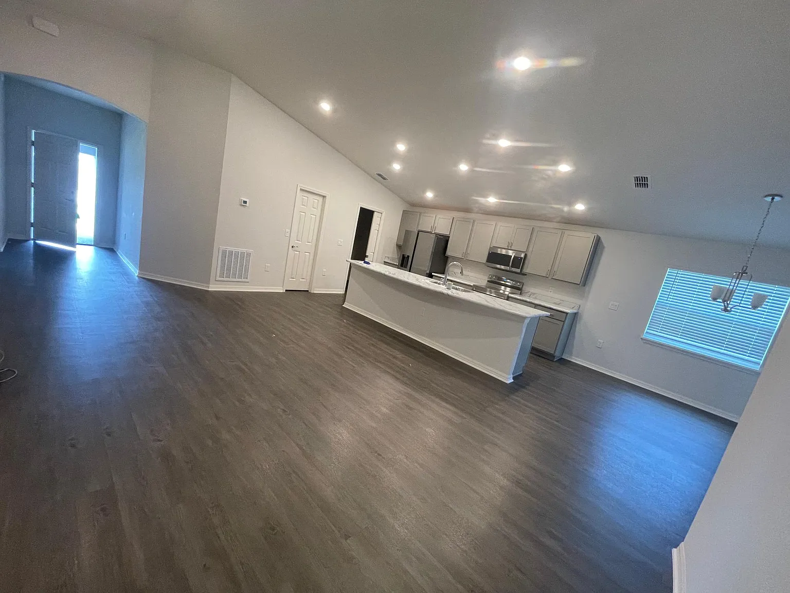 737 Daphne Dr — Photo 2