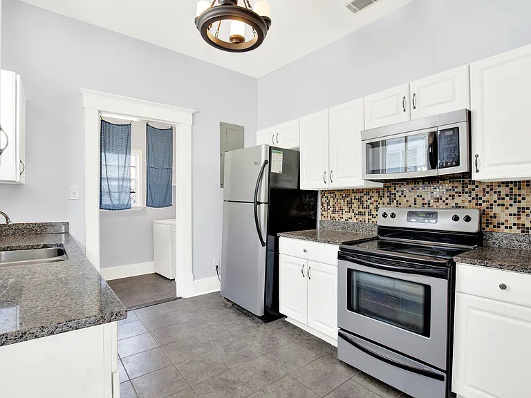 304 W 41st St #B — Photo 19