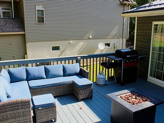 5th image of 3133 Bay Rd