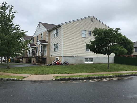 2nd image of 123 Chateau Dr