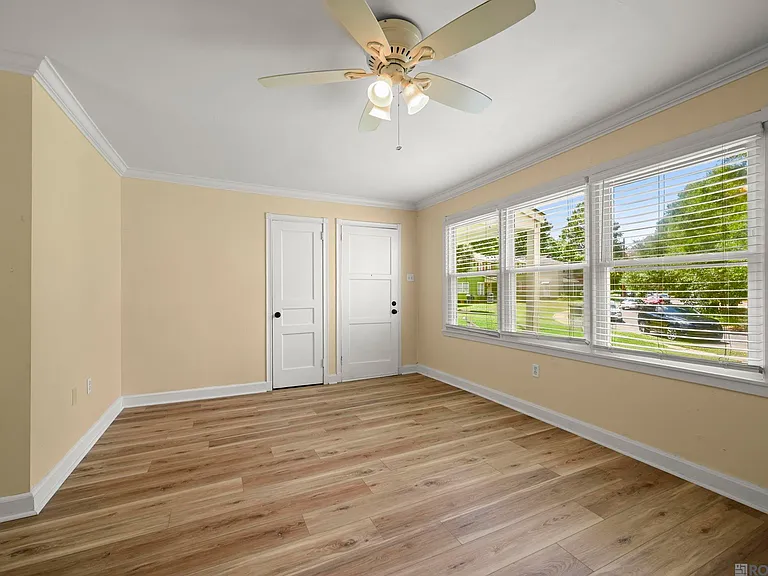 975 Rittiner Dr — Photo 3