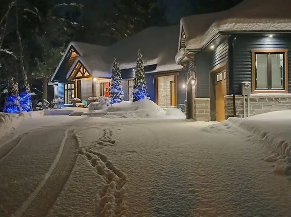 9 Moran St, Springwater, ON L0L 2K0