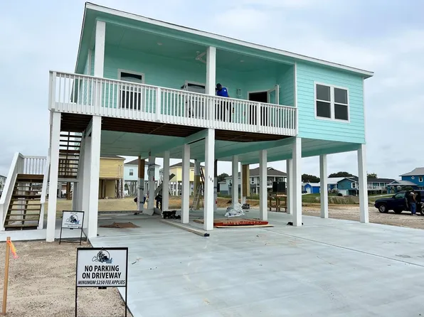 104 Bonaire Dr, Rockport, TX 78382