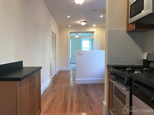 Rented by City Connections Realty | media 8