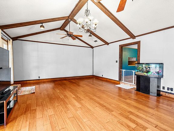 4th image of 1006 Spring St