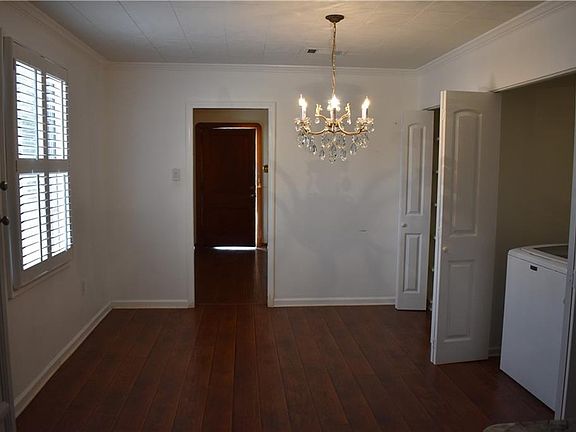 5th image of 405 Harang Ave