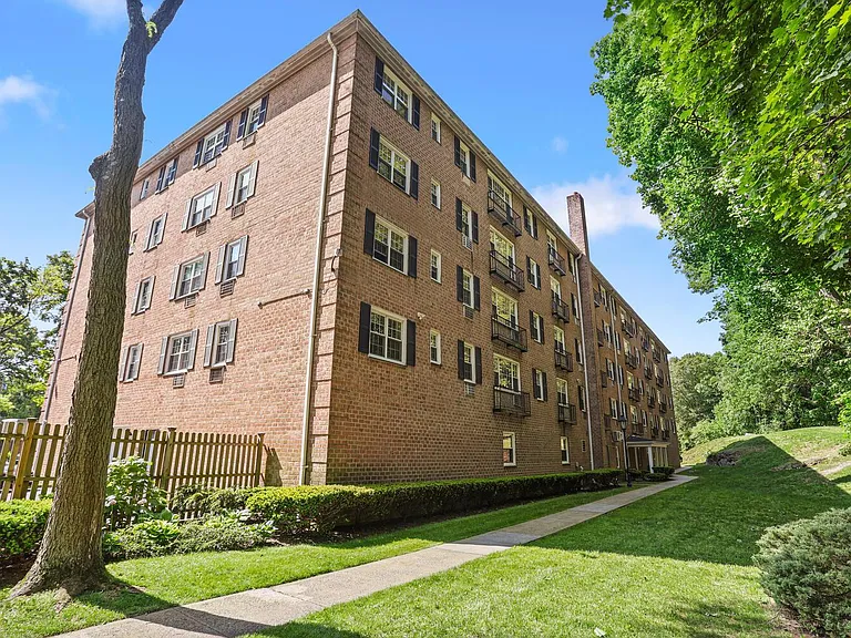 3 Consulate Dr #4F — Photo 34