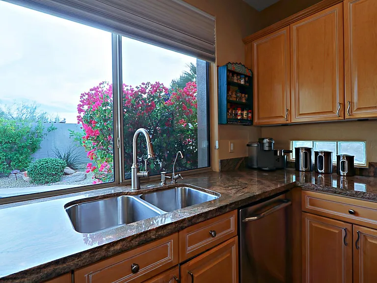 6747 E Eagle Feather Rd — Photo 14
