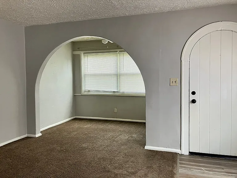 802 N Riley Ave — Photo 10