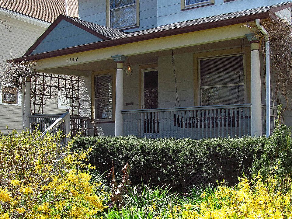 1st image of 1342 W 111th St