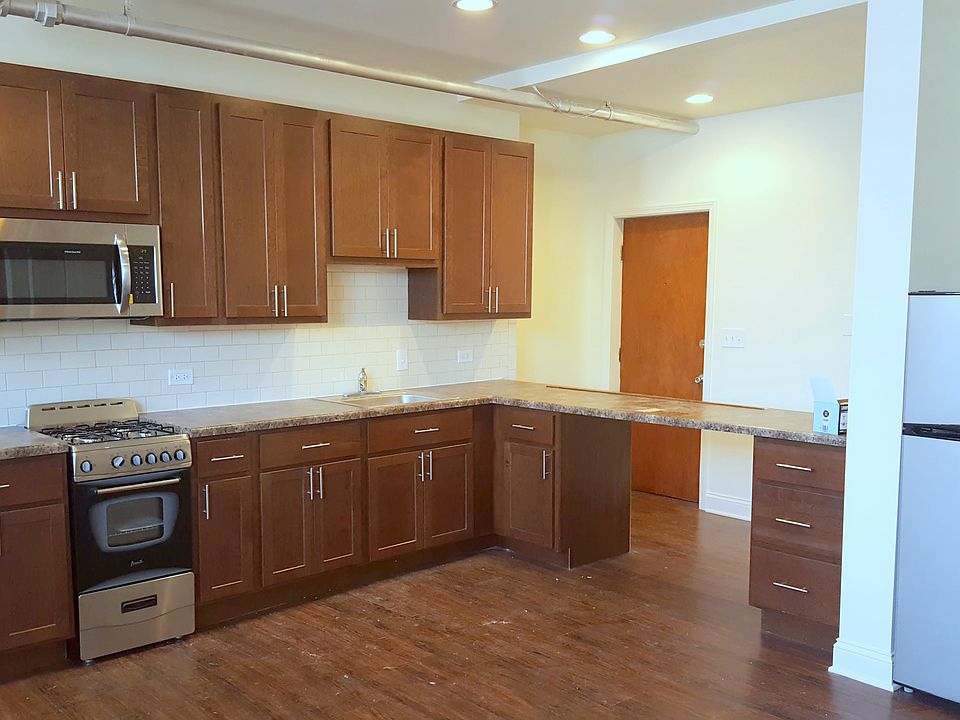 2nd image of 4756 N Maplewood Ave #Studio