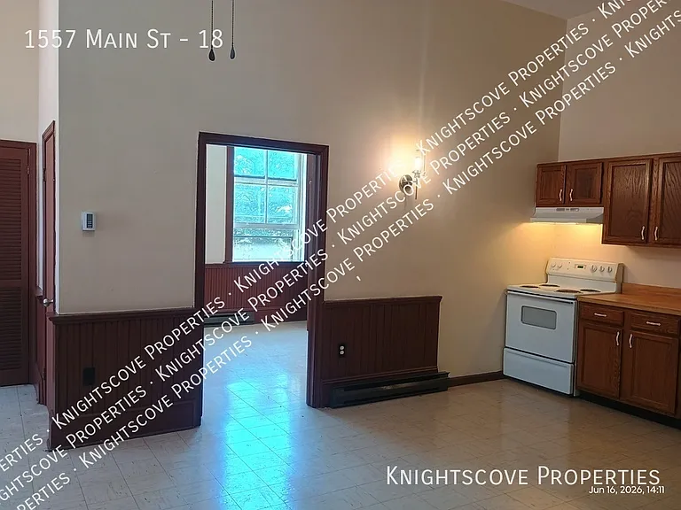 1557 Main St #18 — Photo 4