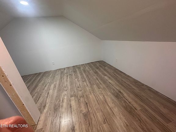 5th image of 109 Niagara Ln