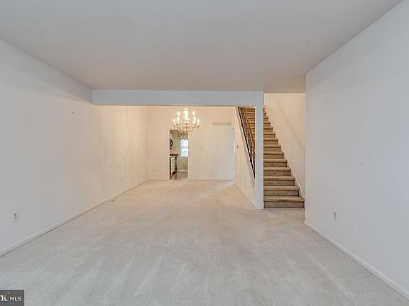 3rd image of 25 Greensward Ln