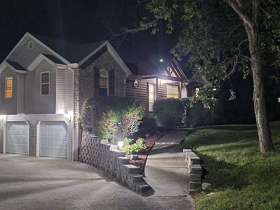 2 car garage and huge driveway, room for extra vehicles