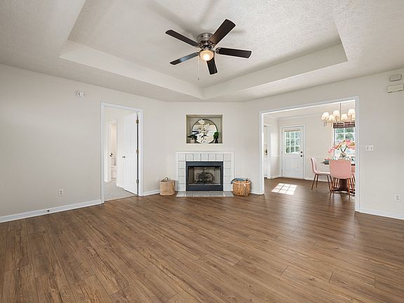 3rd image of 202 Stockton Dr