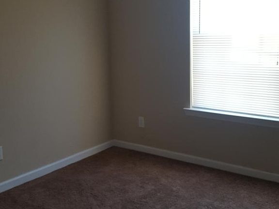 3rd image of 422 Autumn Lake Ct