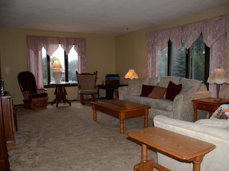1st image of 401 Arion St E