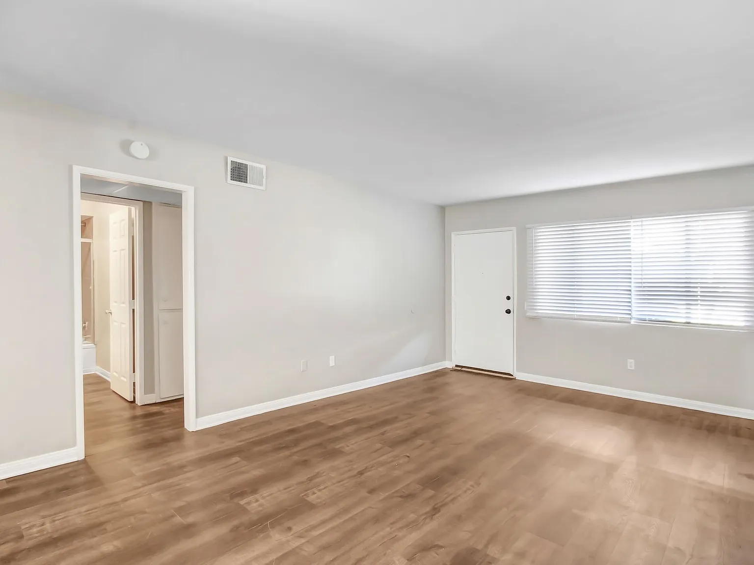 1436 Seventh St — Photo 2