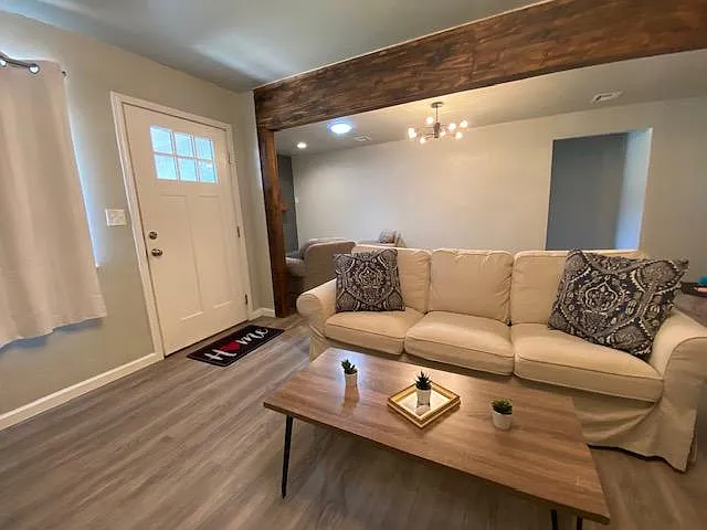 1100 Elmhurst Dr — Photo 6