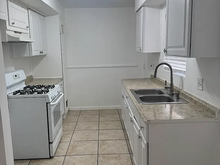 995 S Smith Ave #2 — Photo 2