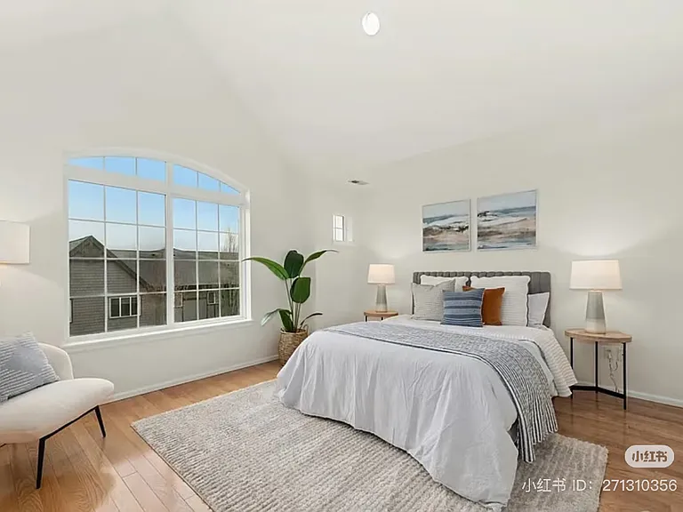 1044 NE Ingram St #1 — Photo 2