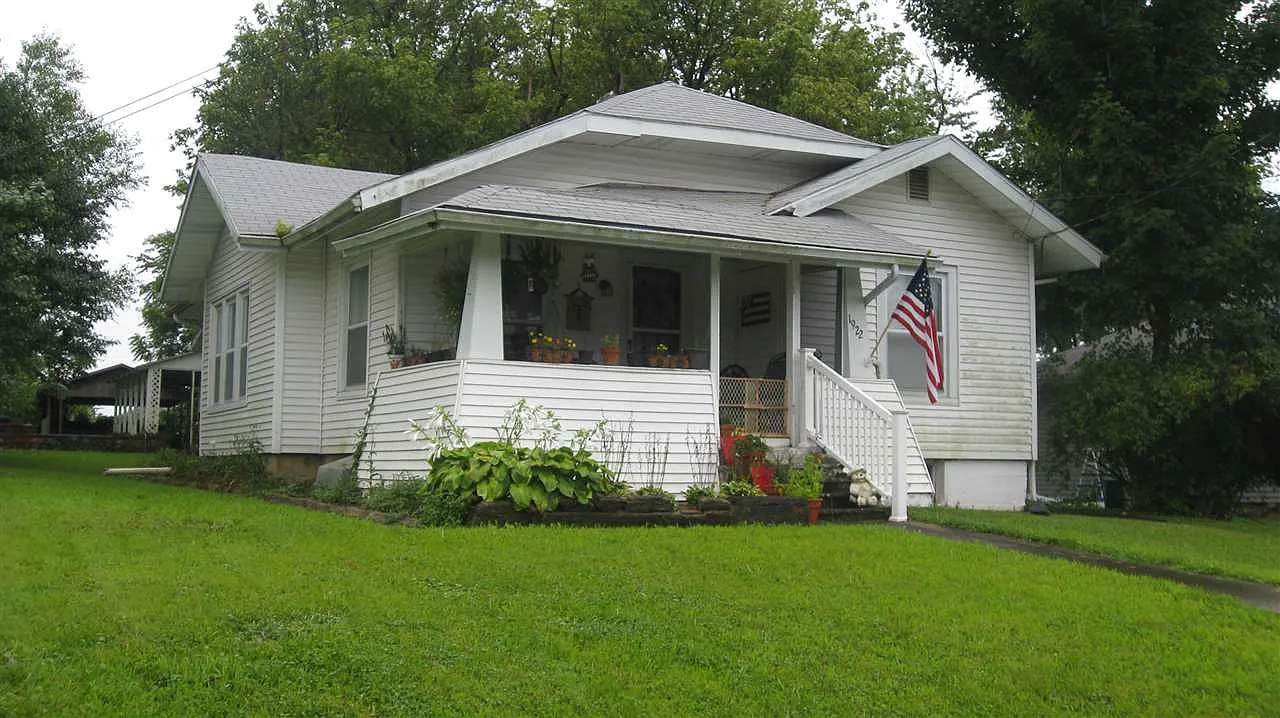 1922 Norton Ln photo 1