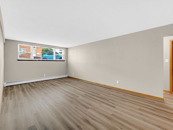 4th image of 1317 Calumet Ave #6