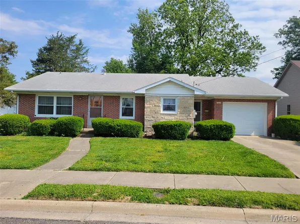 193 E Walnut St, Nashville, IL 62263