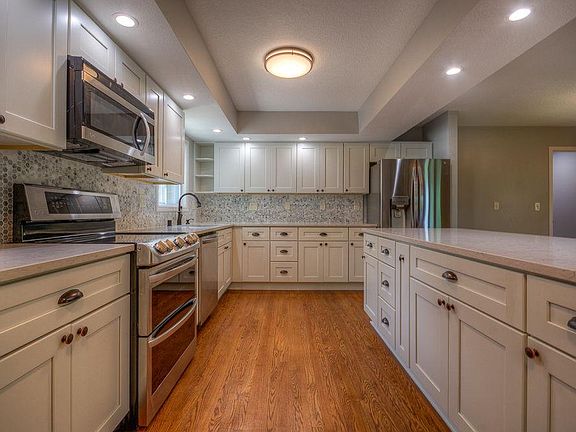 2nd image of 10256 Scarborough Cir
