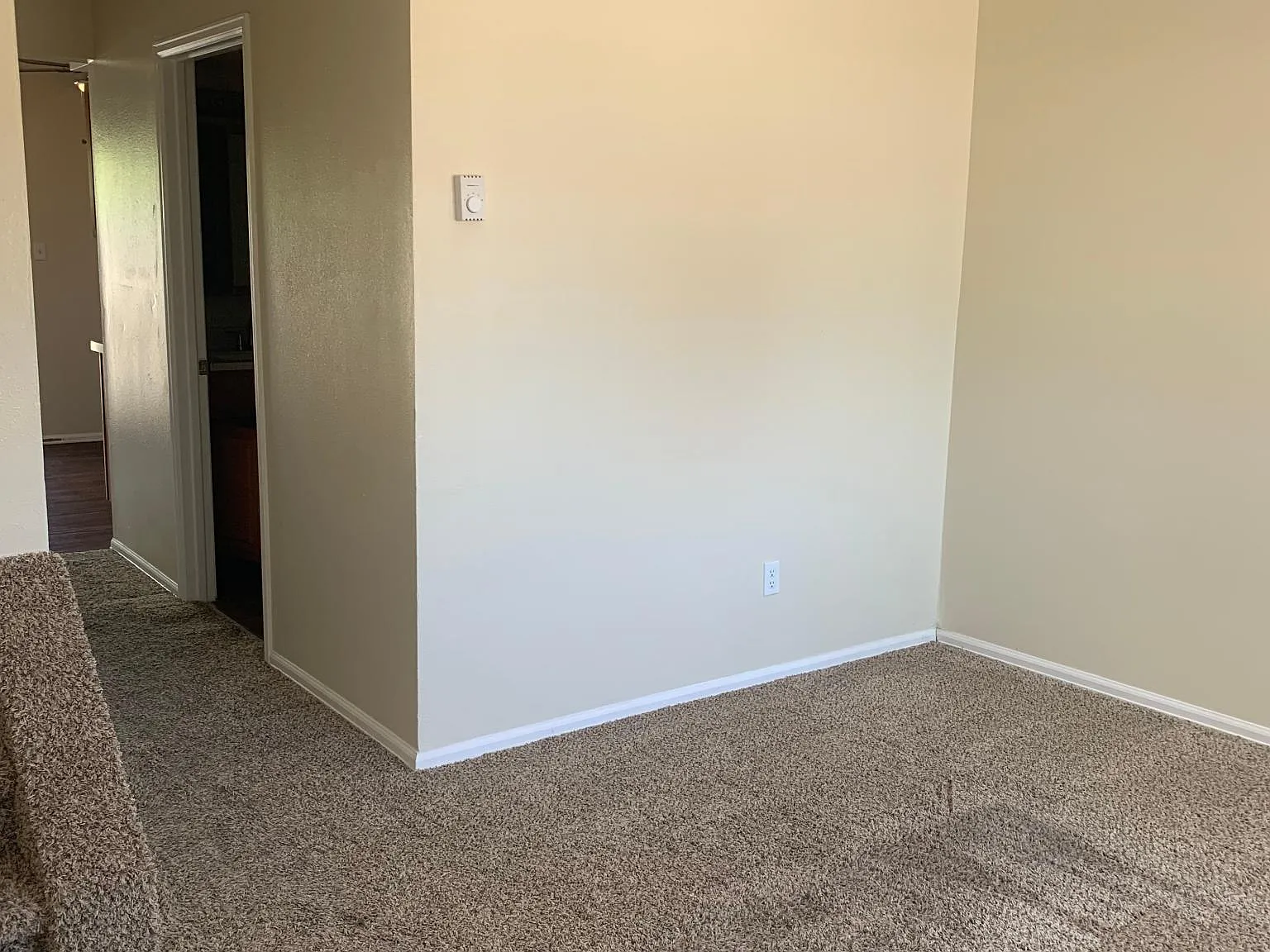13 Royal Crest Dr — Photo 2