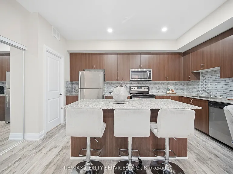 26 Coles Ave #302 — Photo 15