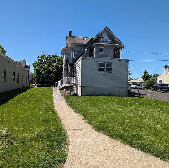 727 W Main St #2 — Photo 4